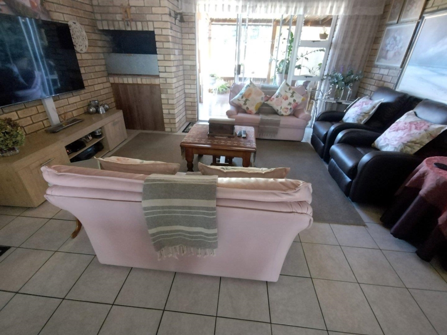 5 Bedroom Property for Sale in Wavecrest Eastern Cape